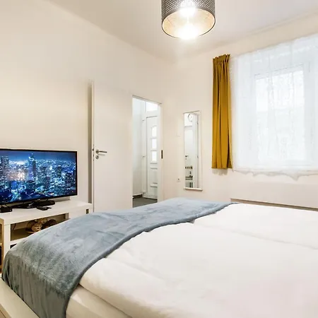 Quiet And Cozy Near The Danube * Budapeste