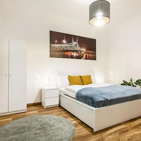 Quiet And Cozy Near The Danube דירה